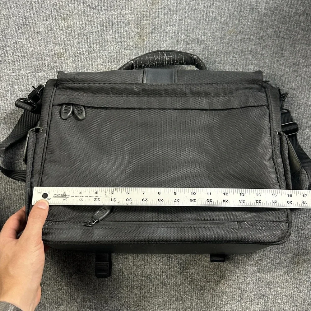Tumi Black 16
